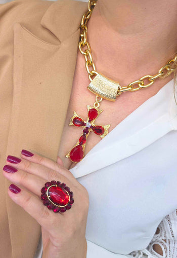 Colar Ester Vermelho com pingente de cruz banhado no dourado