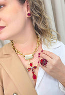 Colar Ester Vermelho com pingente de cruz banhado no dourado