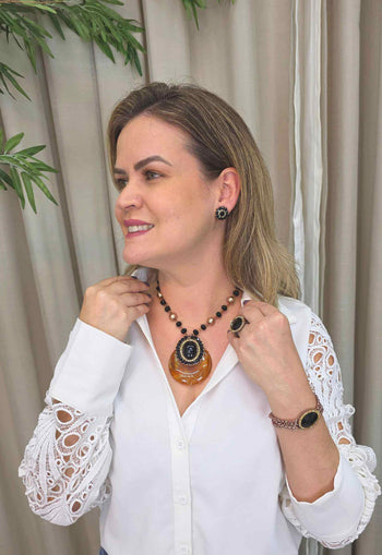 Colar Doce Transformação: Com Pingente de Pedras Pretas e Resina Terracota no Cobre Velho | Estilo Atemporal