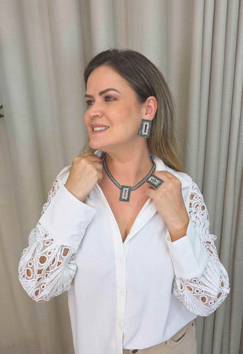 Colar Débora: Moderno com Retângulo de Hematite e Cristal e Venezianas Grafite e Prata | Seleção Especial da Dai