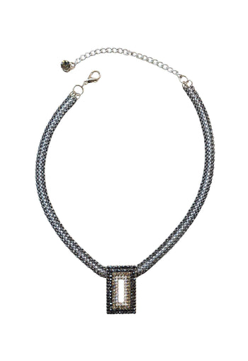 Colar Débora: Moderno com Retângulo de Hematite e Cristal e Venezianas Grafite e Prata | Seleção Especial da Dai