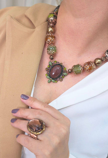 Colar Miragem de bolas verdes e marrons com detalhes vintage