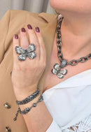 Colar de borboleta Indira glam com pedras hematite cristal e black diamond banhado no onix