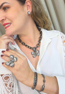 Colar de borboleta Indira glam com pedras hematite cristal e black diamond banhado no onix