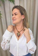 Colar Flor da Alma: Romântico com Flor de Resina, Strass e Pérolas no Vintage | Design By Sahara
