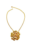 Colar Cecília gold com pingente de flor banhado no dourado