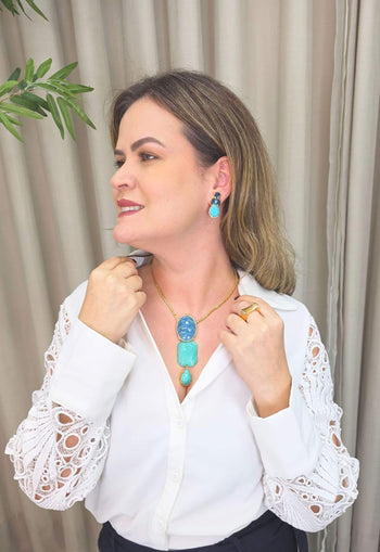 Colar Rios de veneziana dourada e pingente de pedras azuis