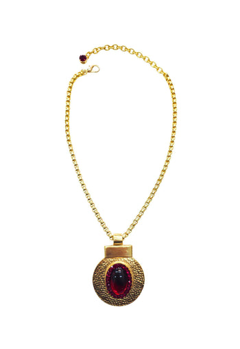 Colar Figueiredo Red de veneziana com pingente oval dourado e pedras vermelhas
