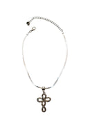 Colar de crucifixo Íris delicado prata e com pedras black diamond