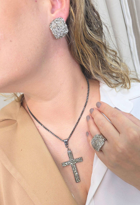 Colar Dádiva de crucifixo onix e veneziana no banho grafite