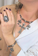 Colar Santina de aro prata com crucifixos de pedras black diamond e hematite