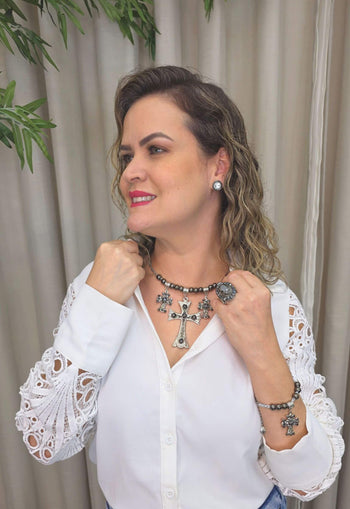 Colar Santina de aro prata com crucifixos de pedras black diamond e hematite