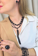 Colar Lisbete black com mix de bolas pretas e franjas de correntes