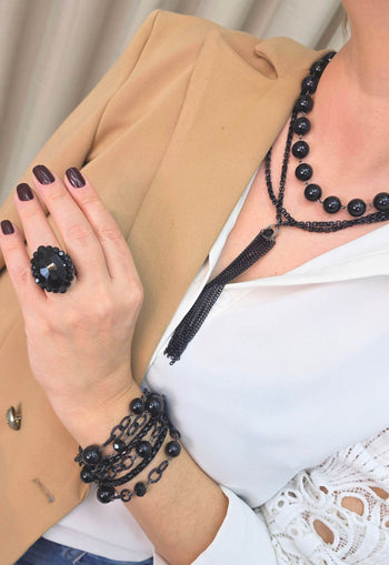 Colar Lisbete black com mix de bolas pretas e franjas de correntes