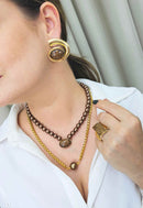 Colar Doha gold com bolas marrons e correntes douradas