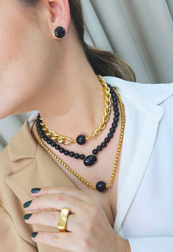 Colar Doha black com bolas pretas e correntes douradas