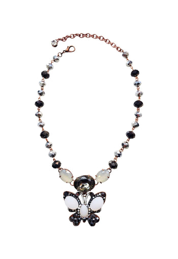 Colar Naomi de borboleta de pedras brancas e hematite banhado no banho vintage