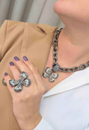 Colar Indira Glam: Com Borboleta e Pedras Hematite, Cristal e Black Diamond no Ônix | Look Sofisticado