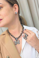 Colar Indira Glam: Com Borboleta e Pedras Hematite, Cristal e Black Diamond no Ônix | Look Sofisticado