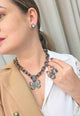 Colar Indira Glam: Com Borboleta e Pedras Hematite, Cristal e Black Diamond no Ônix | Look Sofisticado