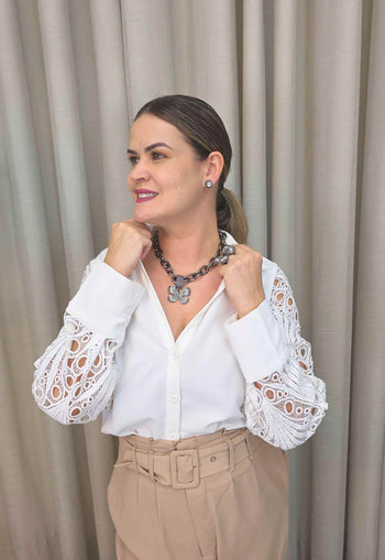 Colar Indira Glam: Com Borboleta e Pedras Hematite, Cristal e Black Diamond no Ônix | Look Sofisticado