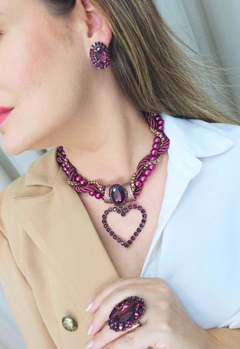 Colar Vanguarda com pingente de coração, cordão, bolas roxas e pedras ametistas