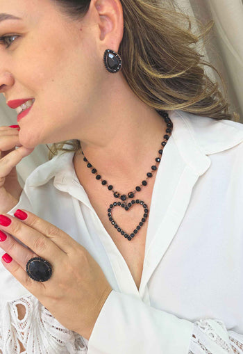 Colar Elisangela black com pingente de coração e pedras pretas
