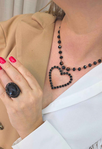 Colar Elisangela black com pingente de coração e pedras pretas