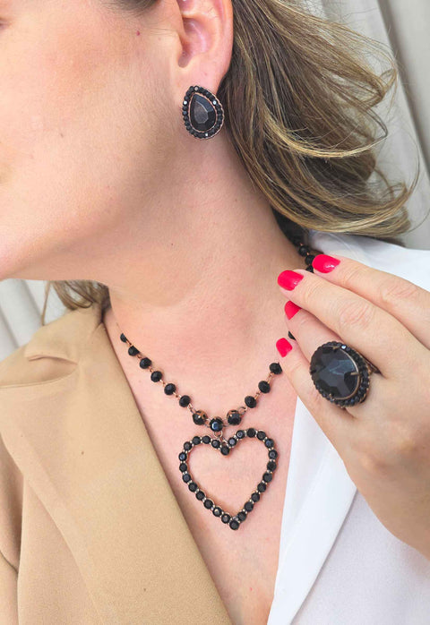 Colar Elisangela black com pingente de coração e pedras pretas