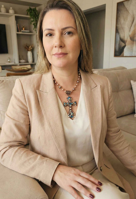 Maxi colar Ravi de crucifixo com perolas vintages e azuis