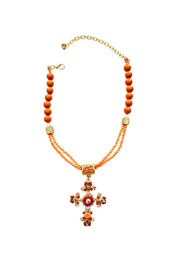 Colar de crucifixo Raquel com pedras em tons laranja e coral banhado no dourado