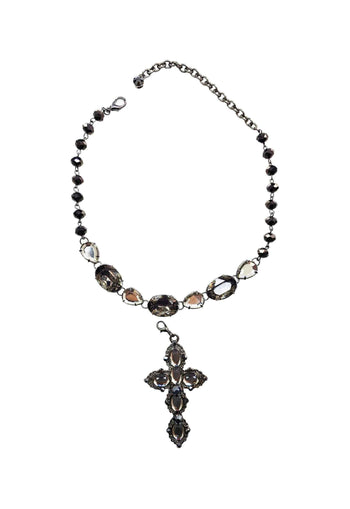 Colar Consagração com pingente de crucifixo e pedras black diamond e hematite