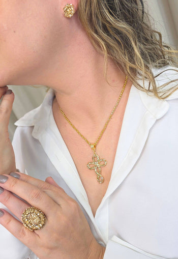 Colar Salmo com cruz delicada com strass light colorado no banho dourado