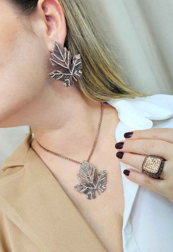 Colar Resplandecer de folha vintage com strass