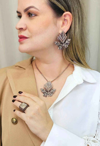 Colar Resplandecer de folha vintage com strass