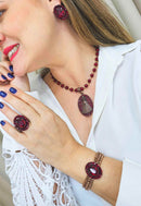 Colar Devoção vermelho com pingente de Nossa Senhora Aparecida banhado no vintage