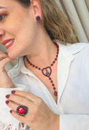 Colar Pérolas da Fé: Religioso com Nossa Senhora e Pérolas Vermelhas no Vintage | Bijuteria Fina