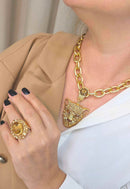 Maxi Colar Aisha: Pingente de Onça com Elos Banhados no Dourado | Bijuteria Artesanal