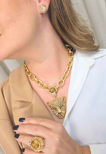 Maxi Colar Aisha: Pingente de Onça com Elos Banhados no Dourado | Bijuteria Artesanal