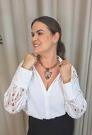 Maxi Colar Aisha: Com Pingente de Onça e Pedras Pêssego no Vintage | By Sahara Acessórios