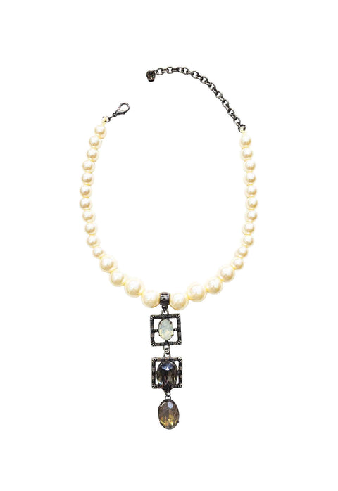 Colar Jenifer de pérolas com pingente quadrado e pedras grafites e opal