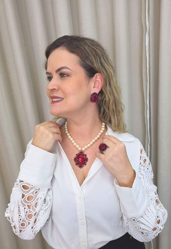 Colar Camarote vermelho com perolas banhado no vintage