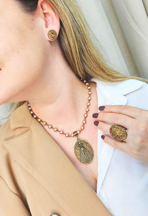 Colar Devoção ouro velho com pingente de Nossa Senhora Aparecida marrom banhado no vintage