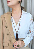 Colar Dália longuinho com tassel e bolas marrons banhado no vintage