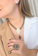 Colar Xaviera: Luxuoso com Mix de Venezianas e Pingente de Pérolas no Ouro Velho | Look de Noite Inesquecível