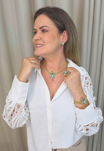 Colar Glaura: Com Pingente Oval de Pedras Coloridas e Venezianas no Dourado | Look de Festa