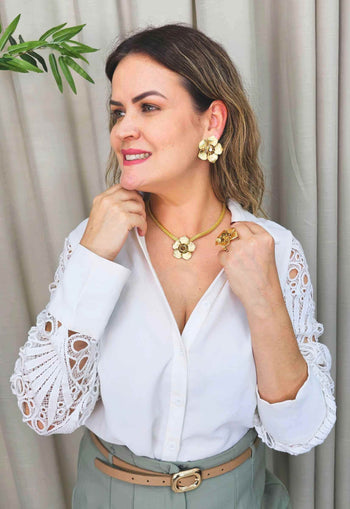 Colar Margarida de pingente de flor com corrente dourada