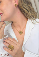 Colar Sempre Viva Classic Gold de flor com strass smoked e boreal no banho dourado