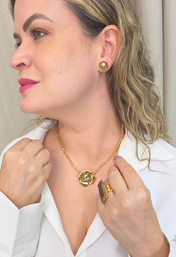 Colar Sempre Viva Classic Gold de flor com strass smoked e boreal no banho dourado