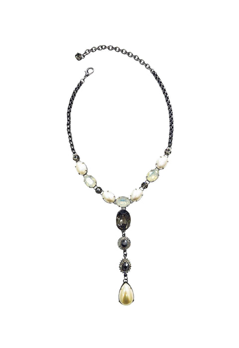 Colar Loreta glamour com perolas e pedras black diamond banhado no grafite